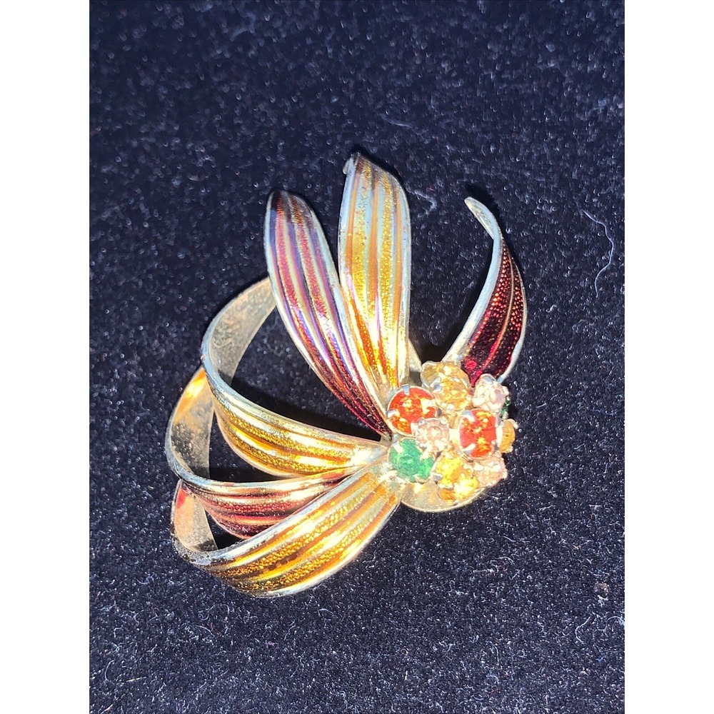 Vintage signed MCM‎ WEISS textured enamel flower and rhinestone center brooch